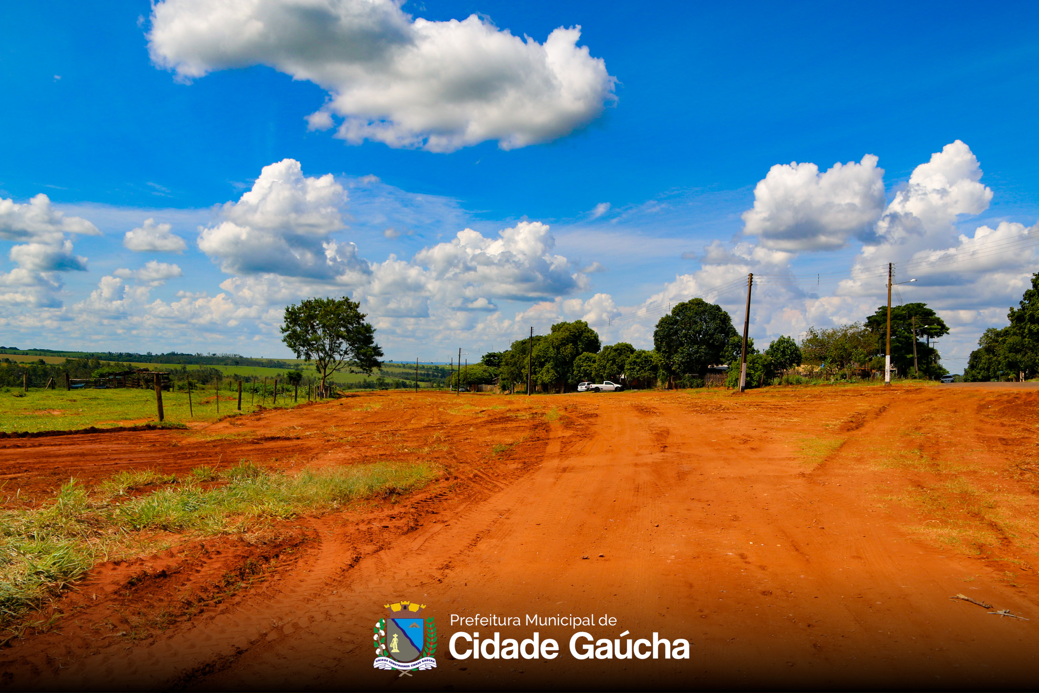 SECRETARIA DE VIAÇÃO, OBRAS E SERVIÇOS PÚBLICOS REALIZA LIMPEZA DE RUAS E TERRENOS PELA CIDADE