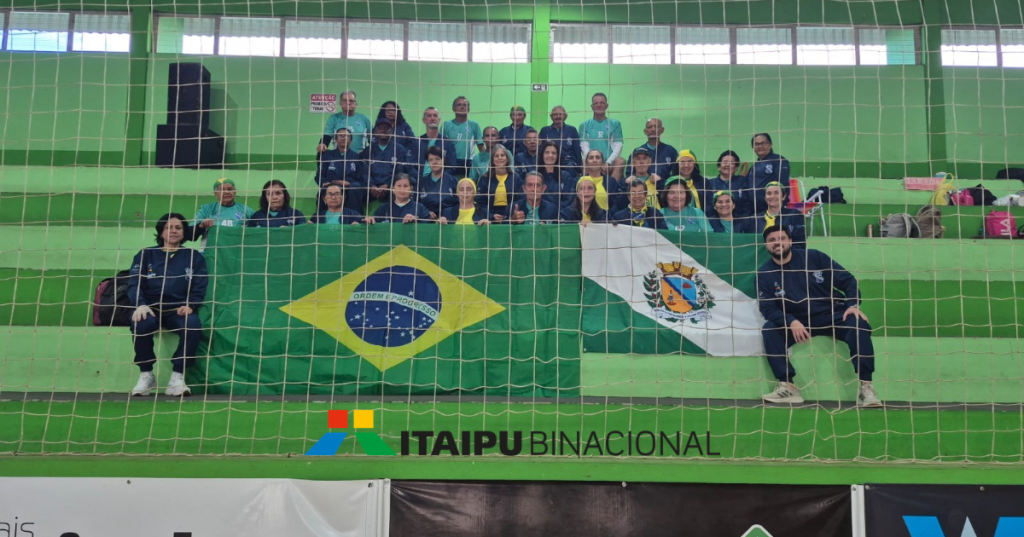 Melhor Idade de Cidade Gaúcha participa de jogos em Loanda com novos agasalhos e bolsas
